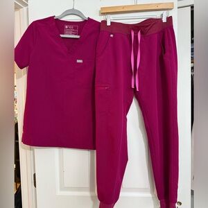 Figs Magenta Scrub Ensemble